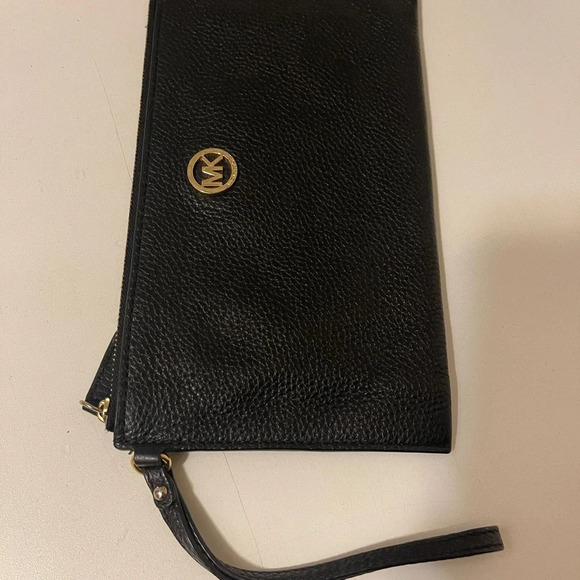 MICHAEL KORS Fulton Solid Black
Leather Zip Clutch Wristlet EUC - Picture 12 of 14